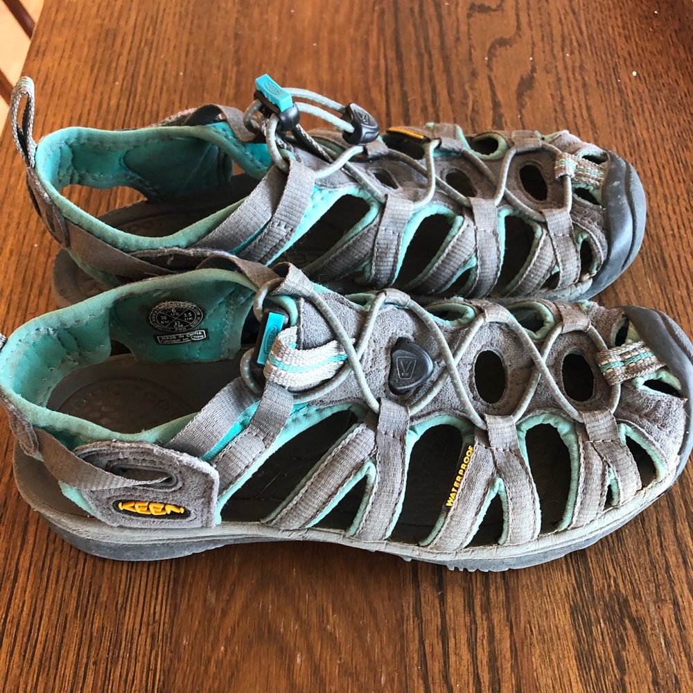 Keen Whisper Womens Sandals Size 6.